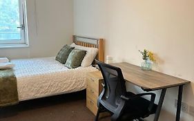 New Build 2 Bedroom With 2 Bath In London
